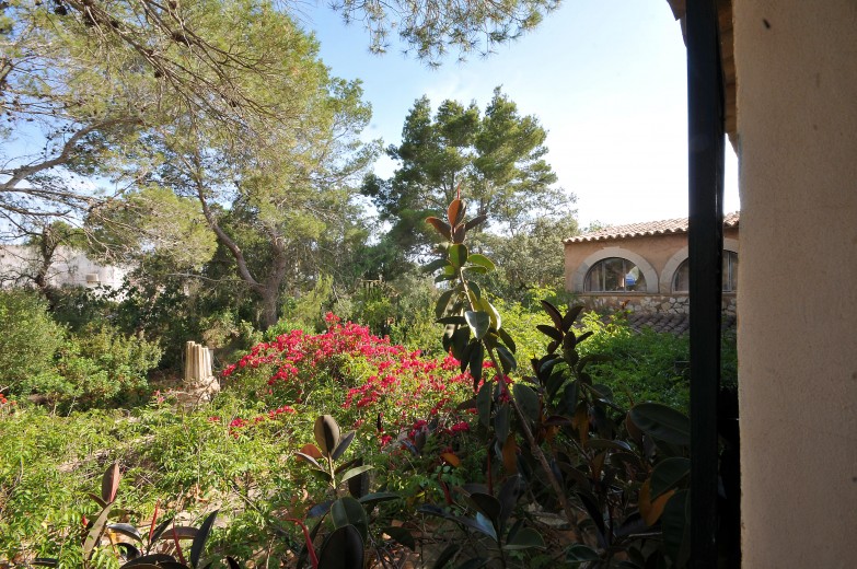 Property for Sale in Charming, south facing finca with 6 bedrooms & 4 bathrooms for sale Portol, Mallorca, Spain