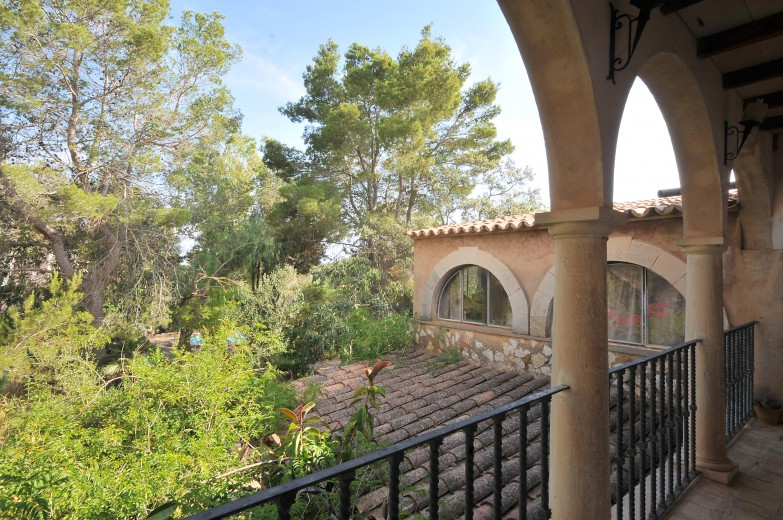 Property for Sale in Charming, south facing finca with 6 bedrooms & 4 bathrooms for sale Portol, Mallorca, Spain