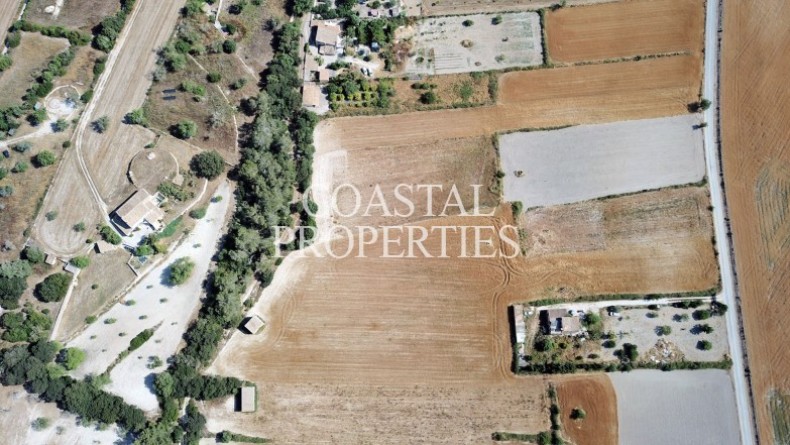 Property for Sale in Plot with building project for sale in Central Mallorca Montuiri, Mallorca, Spain