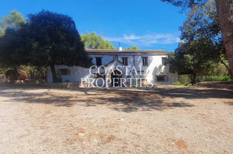 Property for Sale in Beautiful stone Finca for sale close to  Sencelles, Mallorca, Spain